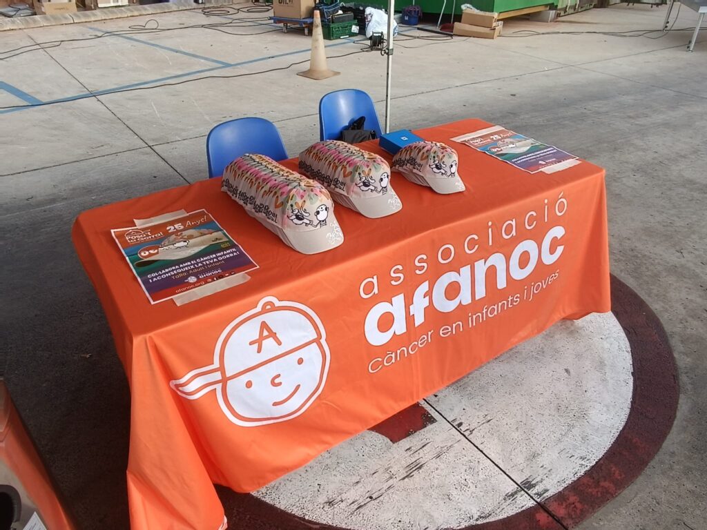 Mesa de venta para las gorras AFANOC